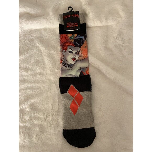 1 pair Wonder Woman & 1 Pair Harley Quinn Women's Socks - Picture 2 of 5
